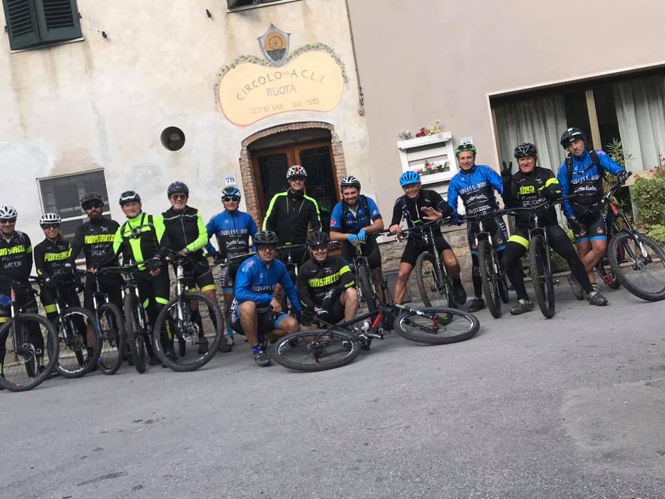 259 Ingorgo nel bosco !!